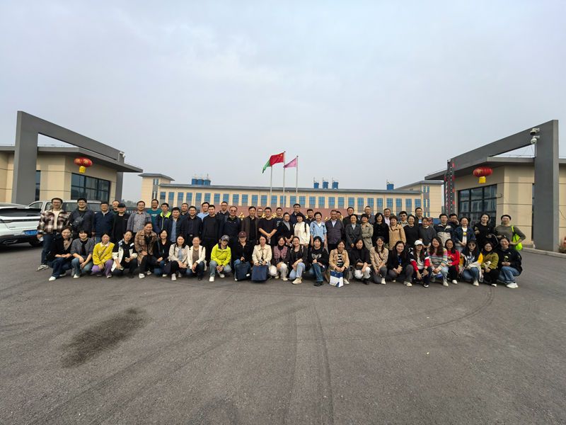 全國中藥特色技術(shù)傳承項(xiàng)目河南基地參訪團(tuán)來公司參觀